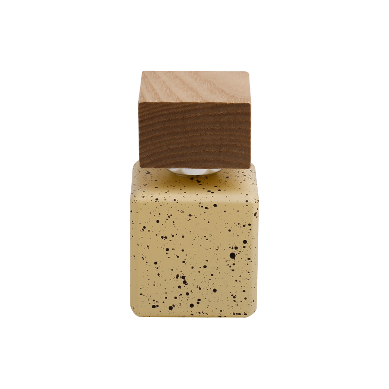 Rustykalna elegancja plamka z perfumami